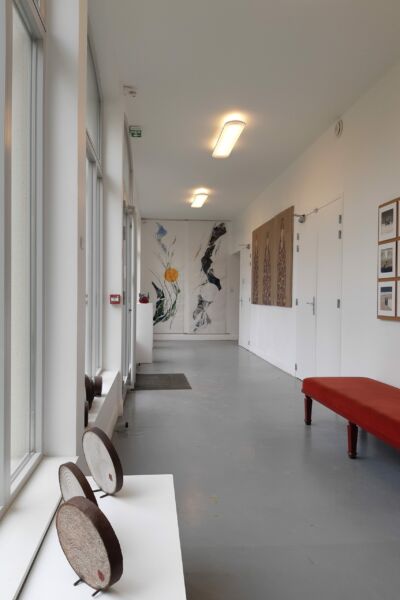 Suspension réalisée par Véronique Arnault et présentée à la Chapelle, espace d'art contemporain à Clairefontaine en Yvelines