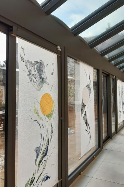 Exposition au centre H2E de Senlisse des peintures de véronique Arnault plasticienne
