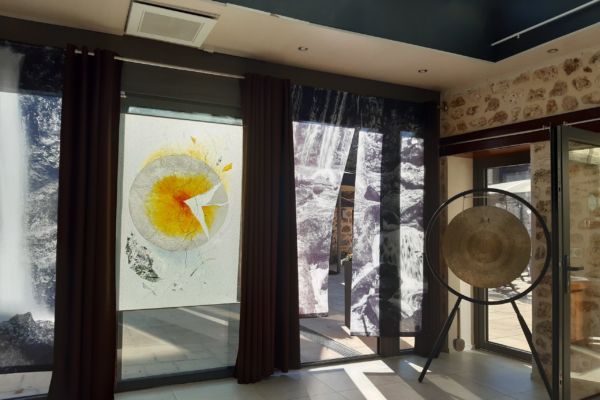 Exposition au centre H2E de Senlisse des peintures de véronique Arnault plasticienne et Bernard Sustrac dans le cadre du Parcours d'artistes Hélium 2022