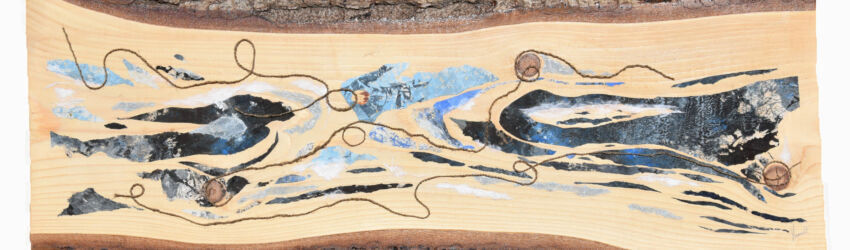 La voix de l'eau est une création sur bois de Véronique Arnault, artiste peintre plasticienne