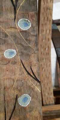 Travail sur douelles de tonneaux réalisée par Véronique Arnault, artiste plasticienne et Francis Clog, tourneur sur bois et sculpteur à Dambach-la-Ville en Alsace.