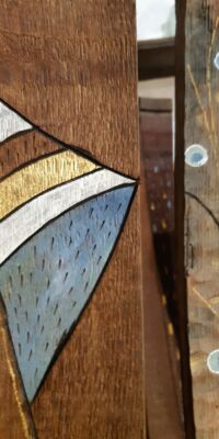Travail sur douelles de tonneaux réalisée par Véronique Arnault, artiste plasticienne et Francis Clog, tourneur sur bois et sculpteur à Dambach-la-Ville en Alsace.