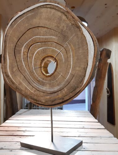 Travail sur bois réalisé en collaboration entre Véronique Arnault, plasticienne et Francis Clog, tourneur et sculpteur sur bois.
