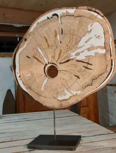 Travail sur bois réalisé en collaboration entre Véronique Arnault, plasticienne et Francis Clog, tourneur et sculpteur sur bois.