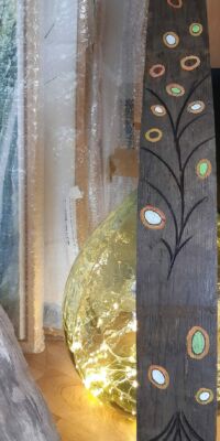 Travail sur douelles de tonneaux réalisée par Véronique Arnault, artiste plasticienne et Francis Clog, tourneur sur bois et sculpteur à Dambach-la-Ville en Alsace.