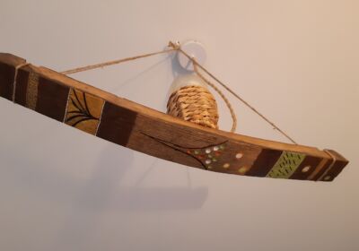 Travail sur douelles de tonneaux réalisée par Véronique Arnault, artiste plasticienne et Francis Clog, tourneur sur bois et sculpteur à Dambach-la-Ville en Alsace.