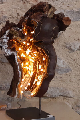 Travail sur bois réalisé en collaboration entre Véronique Arnault, plasticienne et Francis Clog, tourneur et sculpteur sur bois.