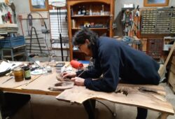 Travail sur bois réalisé en collaboration entre Véronique Arnault, plasticienne et Francis Clog, tourneur et sculpteur sur bois.