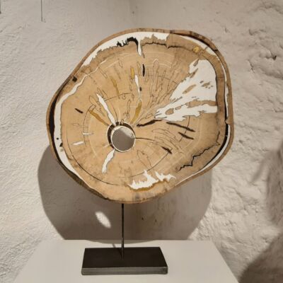 Travail sur bois réalisé en collaboration entre Véronique Arnault, plasticienne et Francis Clog, tourneur et sculpteur sur bois.