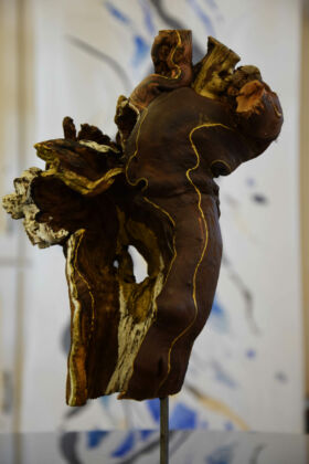 Travail sur bois réalisé en collaboration entre Véronique Arnault, plasticienne et Francis Clog, tourneur et sculpteur sur bois.